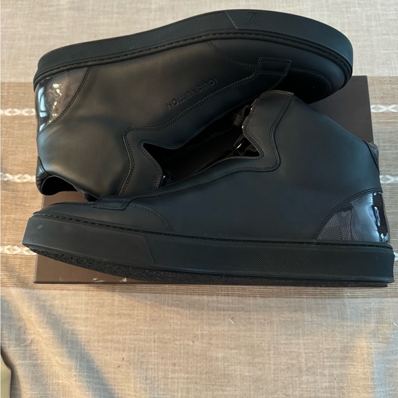 Louis Vuitton **Brand New** Souliers sneakers 10.5LV 11.5us mens - Picture 7 of 15